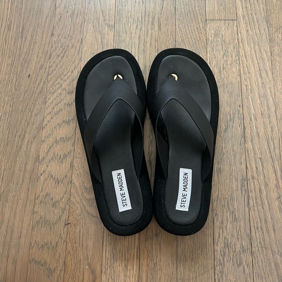 Steve Madden Kylen Thong Platform Sandals - Picture 2 of 6